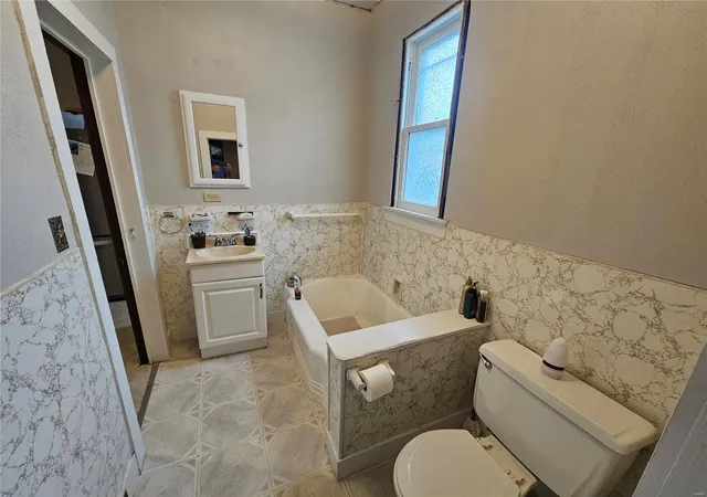 Photo 3 of Single family home for sale at 1046 Market St, Sainte Genevieve, MO 63670 | MLS# 25029934 | Listing updated on 2025-05-12