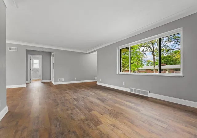 Photo 3 of Single family home for sale at 7353 Whitehaven Dr, Saint Louis, MO 63123 | MLS# 25029947 | Listing updated on 2025-05-08