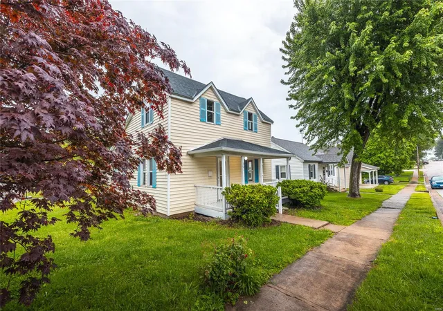 Photo 1 of Single family home for sale at 301 E Washington Ave, Owensville, MO 65066 | MLS# 25029950 | Listing updated on 2025-05-08