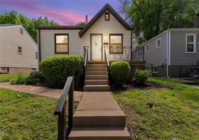 Photo 1 of Single family home for sale at 312 Waller Ave, Saint Louis, MO 63125 | MLS# 25030017 | Listing updated on 2025-05-09