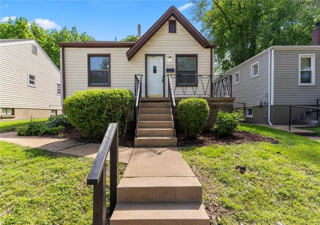 Photo 2 of Single family home for sale at 312 Waller Ave, Saint Louis, MO 63125 | MLS# 25030017 | Listing updated on 2025-05-09