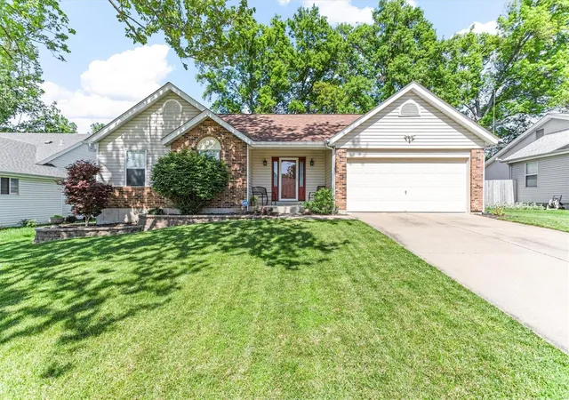 Photo 1 of Single family home for sale at 1252 Crooked Creek Dr, Saint Charles, MO 63304 | MLS# 25030034 | Listing updated on 2025-05-11