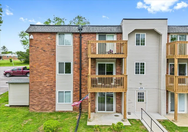 Photo 1 of Condo for sale at 2745 Westphalia Ct #C, Saint Louis, MO 63129 | MLS# 25030076 | Listing updated on 2025-05-07