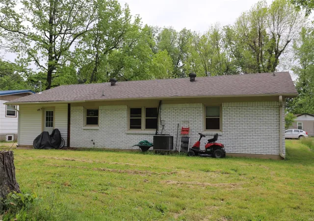 3rd image of 1507 Vine St, Poplar Bluff, MO 63901 | MLS# 25030144