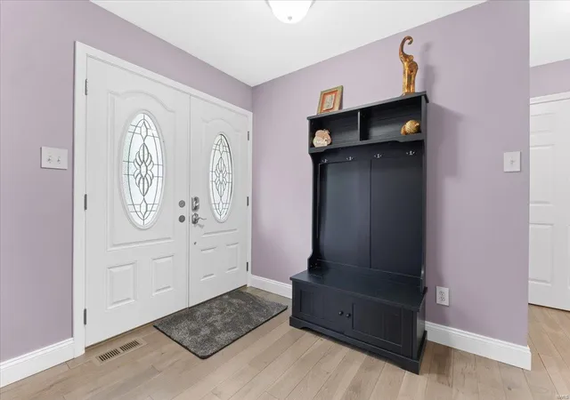 Photo 4 of Single family home for sale at 5810 Southcrest Way, Saint Louis, MO 63129 | MLS# 25030167 | Listing updated on 2025-05-07