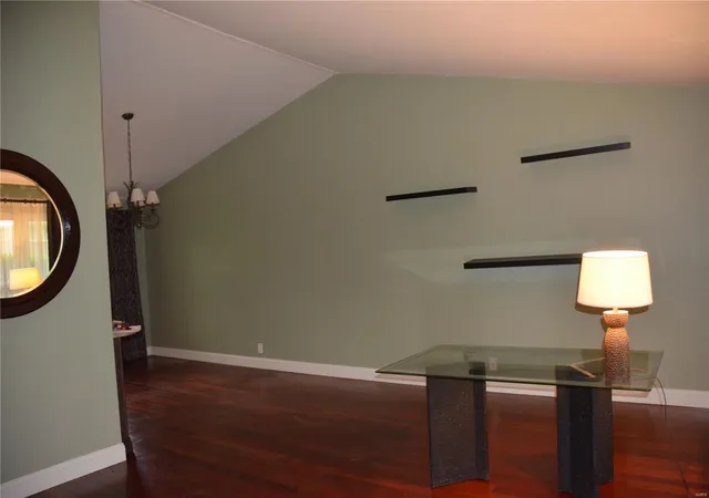 Photo 3 of Single family home for sale at 6 Village Dr, Saint Louis, MO 63146 | MLS# 25030246 | Listing updated on 2025-05-09