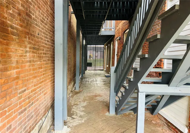 Photo 4 of Multi family home for sale at 905 Park Ave, Saint Louis, MO 63104 | MLS# 25030287 | Listing updated on 2025-05-12