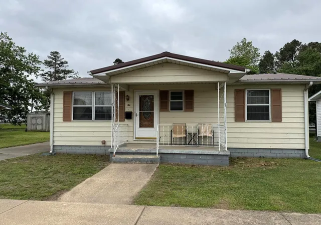 Photo 1 of Single family home for sale at 104 Day Ave, Bernie, MO 63822 | MLS# 25030304 | Listing updated on 2025-05-08