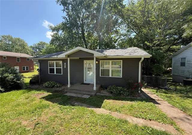 Photo 1 of Single family home for sale at 704 Union St, Marble Hill, MO 63764 | MLS# 25030368 | Listing updated on 2025-05-12
