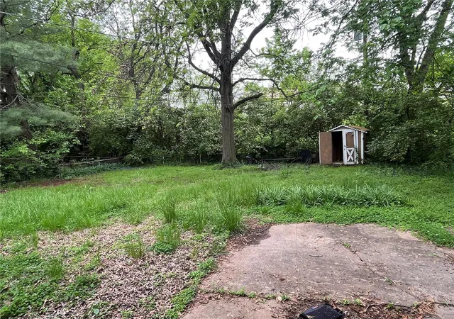 Photo 13 of Single family home for sale at 9915 Castle Dr, Saint Louis, MO 63136 | MLS# 25030382 | Listing updated on 2025-05-12