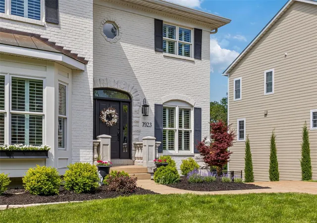 Photo 3 of Single family home for sale at 7923 Lafon Pl, Saint Louis, MO 63130 | MLS# 25030444 | Listing updated on 2025-05-08