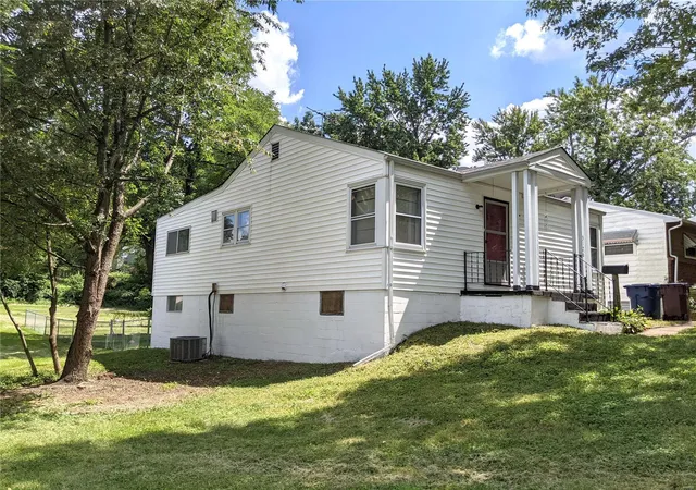 Photo 2 of Single family home for sale at 3126 Sims Ave, Saint Louis, MO 63114 | MLS# 25030485 | Listing updated on 2025-05-09