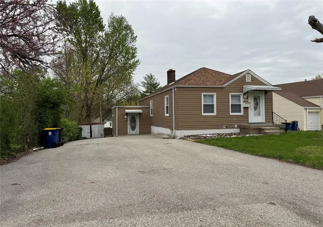 Photo 1 of Single family home for sale at 10235 Saint Anthony Ln, Saint Ann, MO 63074 | MLS# 25030494 | Listing updated on 2025-05-09