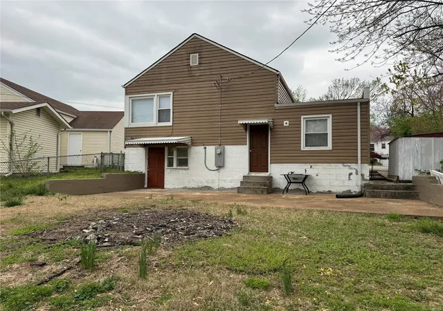 Photo 2 of Single family home for sale at 10235 Saint Anthony Ln, Saint Ann, MO 63074 | MLS# 25030494 | Listing updated on 2025-05-09