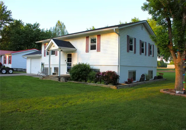 Photo 1 of Single family home for sale at 406 N Lafayette St, Madison, MO 65263 | MLS# 25030533 | Listing updated on 2025-05-09