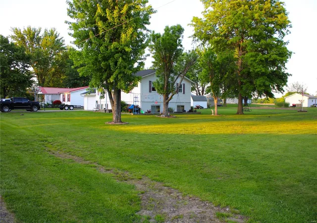 Photo 2 of Single family home for sale at 406 N Lafayette St, Madison, MO 65263 | MLS# 25030533 | Listing updated on 2025-05-09