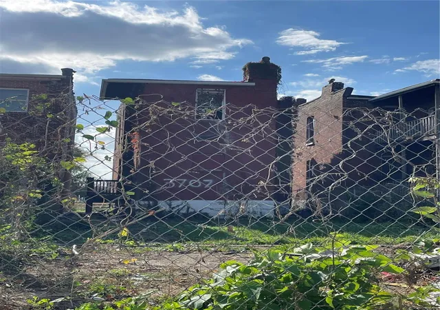 Photo 2 of Single family home for sale at 3707 Aldine Ave, Saint Louis, MO 63113 | MLS# 25030535 | Listing updated on 2025-05-09