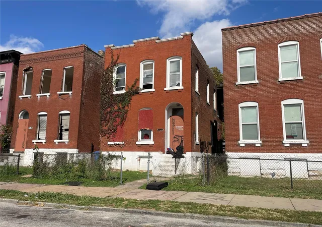 Photo 3 of Single family home for sale at 3707 Aldine Ave, Saint Louis, MO 63113 | MLS# 25030535 | Listing updated on 2025-05-09