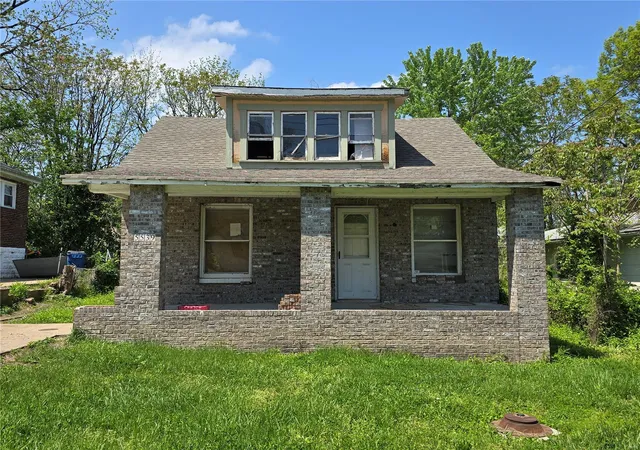 Photo 2 of Single family home for sale at 5539 Hamilton Ave, Saint Louis, MO 63136 | MLS# 25030551 | Listing updated on 2025-05-09