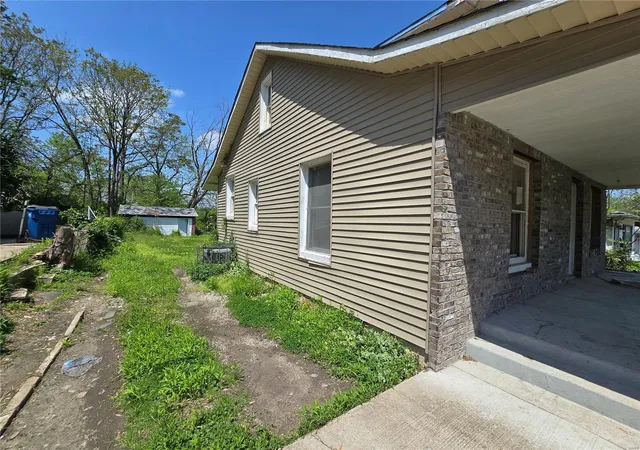 Photo 3 of Single family home for sale at 5539 Hamilton Ave, Saint Louis, MO 63136 | MLS# 25030551 | Listing updated on 2025-05-09