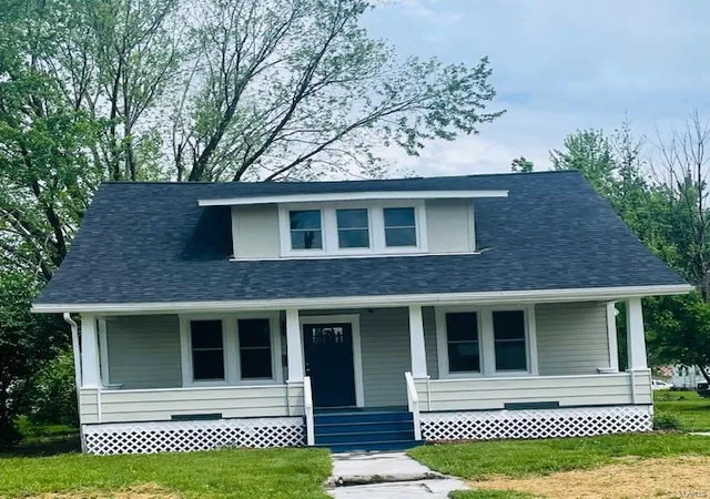 Photo 2 of Single family home for sale at 207 W Moore, Owensville, MO 65066 | MLS# 25030617 | Listing updated on 2025-05-09