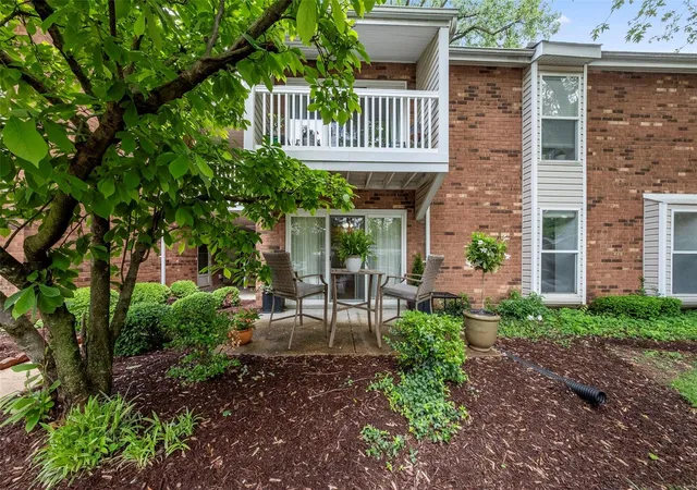 Listing Photo 1 - Condo for sale in building located at 514 Nirk Ave, Kirkwood, MO 63122 - Unit #B