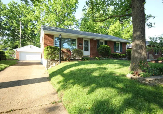 Photo 1 of Single family home for sale at 9844 Boulder Ct, Saint Louis, MO 63119 | MLS# 25030732 | Listing updated on 2025-05-09