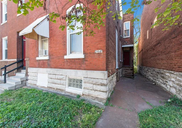 Photo 1 of Single family home for sale at 3418 Tennessee Ave, St. Louis, MO 63118 | MLS# 25030782 | Listing updated on 2025-05-10