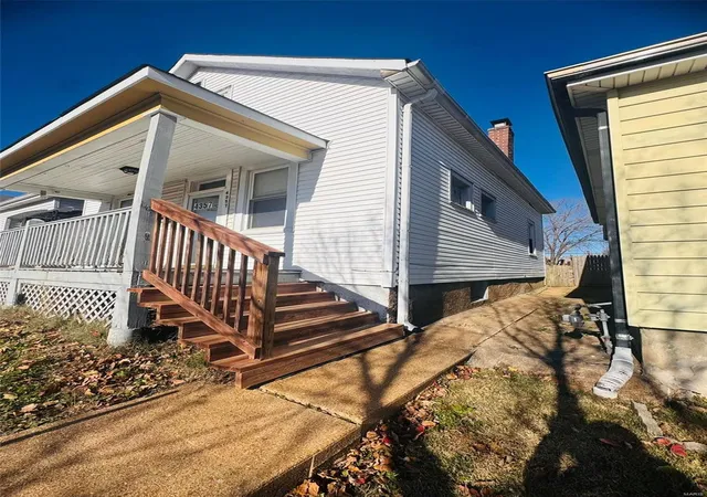 Photo 2 of Single family home for sale at 4357 Wallace St, Saint Louis, MO 63116 | MLS# 25030787 | Listing updated on 2025-05-10