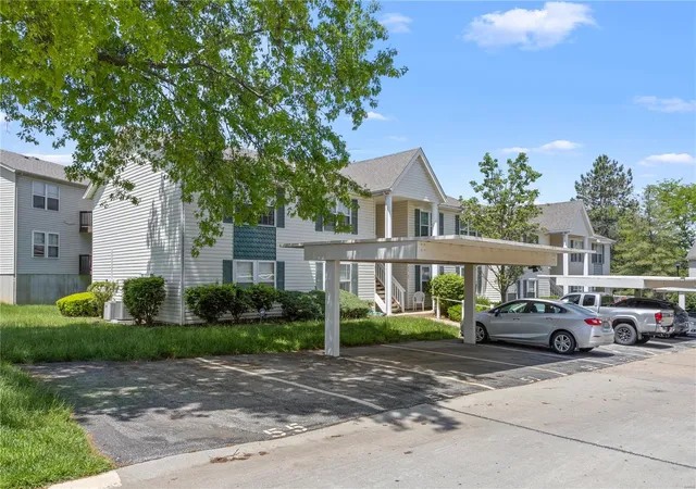 Photo 16 of Condo for sale at 51 Sugar Ridge Ct, Saint Peters, MO 63376 | MLS# 25030856 | Listing updated on 2025-05-12