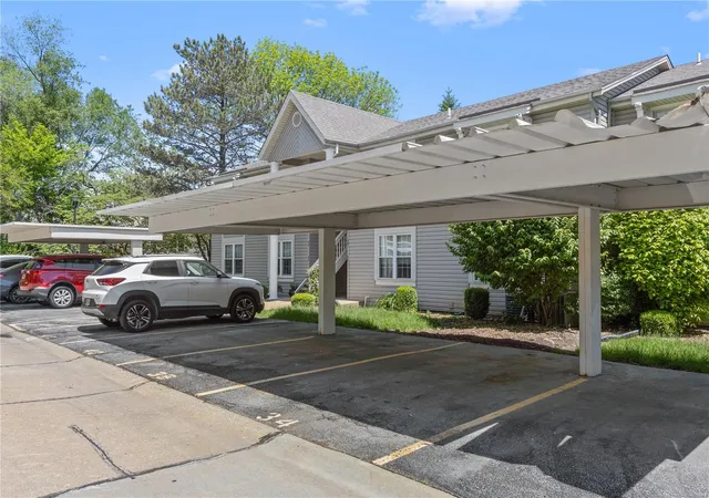 Photo 2 of Condo for sale at 34 Sugar Grove Ct, Saint Peters, MO 63376 | MLS# 25030858 | Listing updated on 2025-05-11