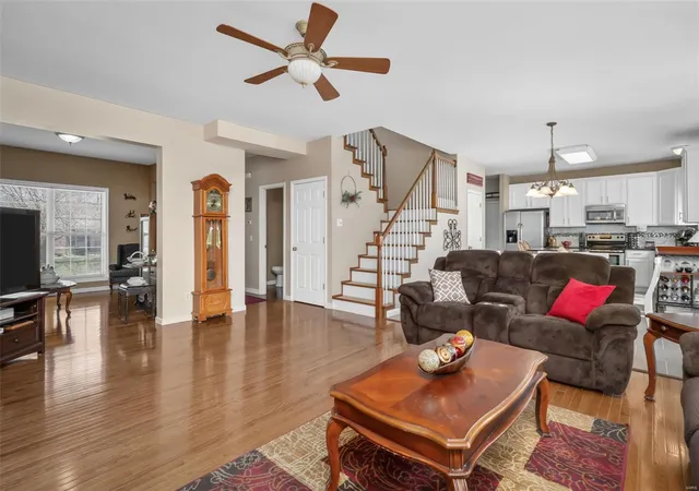 Photo 4 of Single family home for sale at 1 Crystal Cvs, Saint Charles, MO 63301 | MLS# 25031027 | Listing updated on 2025-05-12