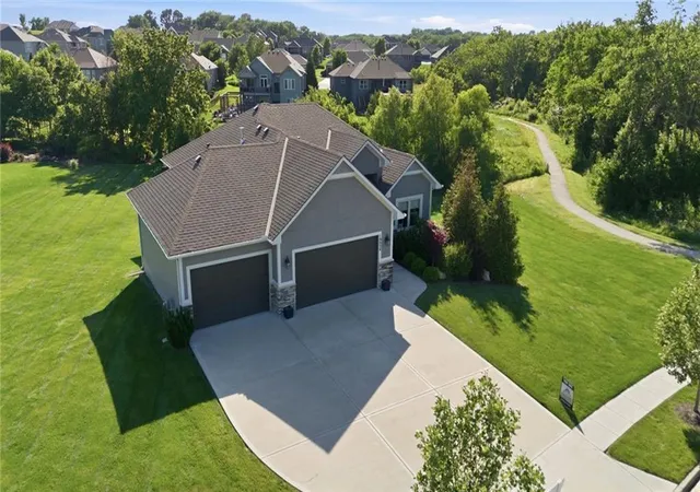 3rd image of 19024 Theden St, Spring Hill, KS 66083 | MLS# 2209582