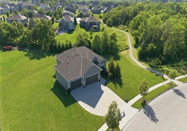 4th image of 19024 Theden St, Spring Hill, KS 66083 | MLS# 2209582