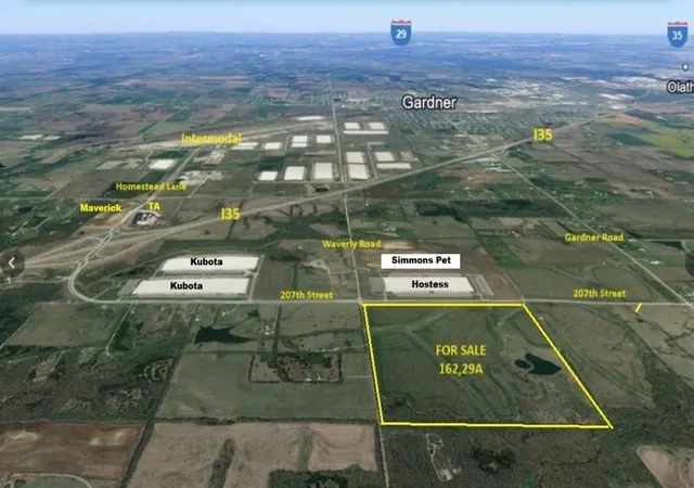 1st image of 30485 W 207th St, Gardner, KS 66030 | MLS# 2357699