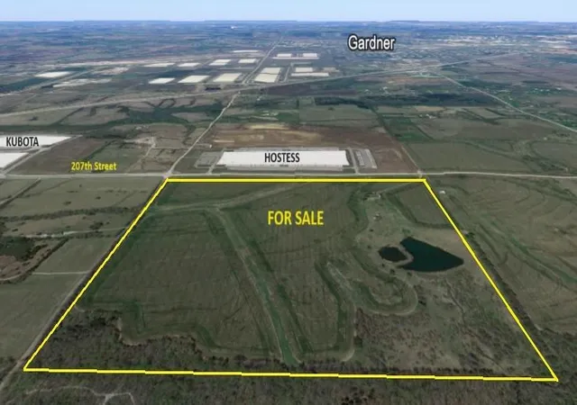 2nd image of 30485 W 207th St, Gardner, KS 66030 | MLS# 2357699