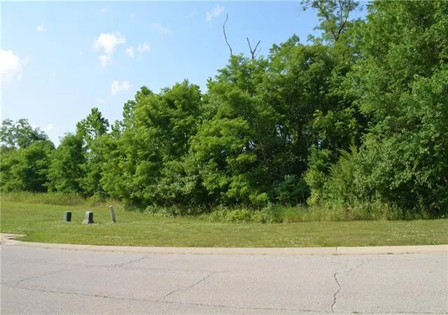 1st image of 6812 N Myrtle Ave, Kansas City, MO 64119 | MLS# 2395873