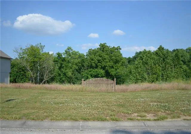 1st image of 6912 N Myrtle Ave, Kansas City, MO 64119 | MLS# 2395896