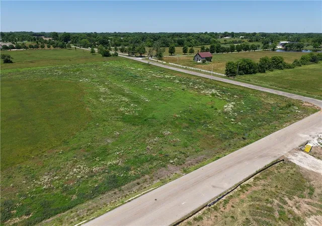 Homes for sale in Stilwell, KS | 20720 Briar St, Stilwell, KS 66085 | MLS# 2407271
