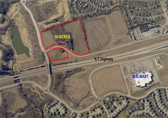 3rd image of 6000 Hedge Lane Ter, Shawnee Mission, KS 66226 | MLS# 2414058