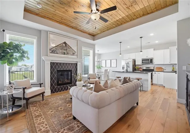 2nd image of 12510 S Parkwood Ln, Lees Summit, MO 64086 | MLS# 2440964