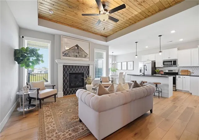 3rd image of 12510 S Parkwood Ln, Lees Summit, MO 64086 | MLS# 2440964