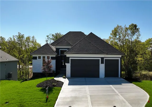 Photo 1 of Single family home for sale at 4921 Nw 70th Ter, Kansas City, MO 64151 | MLS# 2452292 | Listing updated on 2026-10-04