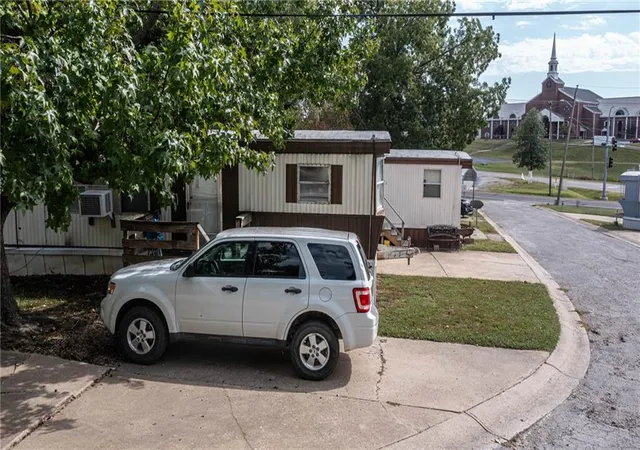 Photo 4 of Sale Pending at 317 E Hale Lake Rd, Warrensburg, MO 64093 | MLS# 2455940 | Listing updated on 2026-09-05