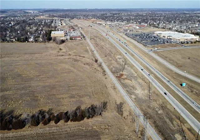 5th image of Hedge Lane Ter, Shawnee Mission, KS 66226 | MLS# 2466596