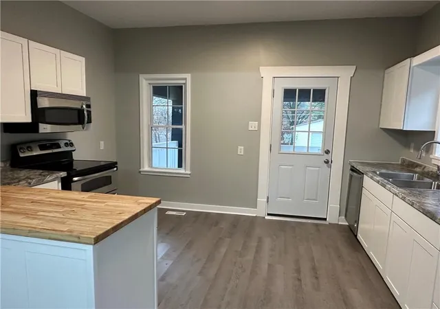 Photo 4 of Single Family Residence at 2812 Sherman Ave, St Joseph, MO 64506 | MLS# 2466642 |  | Sold on 2024-04-05