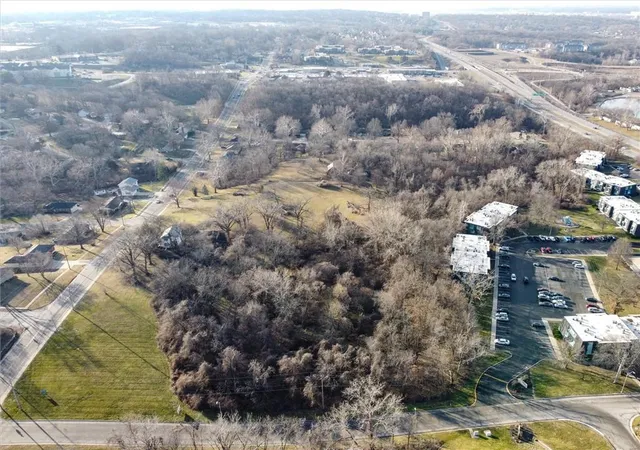 3rd image of 5908 N Broadway St, Kansas City, MO 64118 | MLS# 2477465