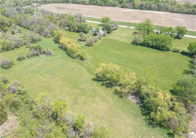 Photo 3 of Sale Pending at 1748 N 118Th St, Kansas City, KS 66109 | MLS# 2484940 | Listing updated on 2026-03-06