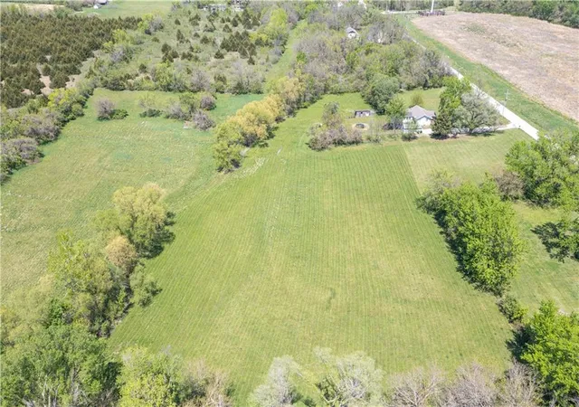 Photo 4 of Sale Pending at 1748 N 118Th St, Kansas City, KS 66109 | MLS# 2484940 | Listing updated on 2026-03-06