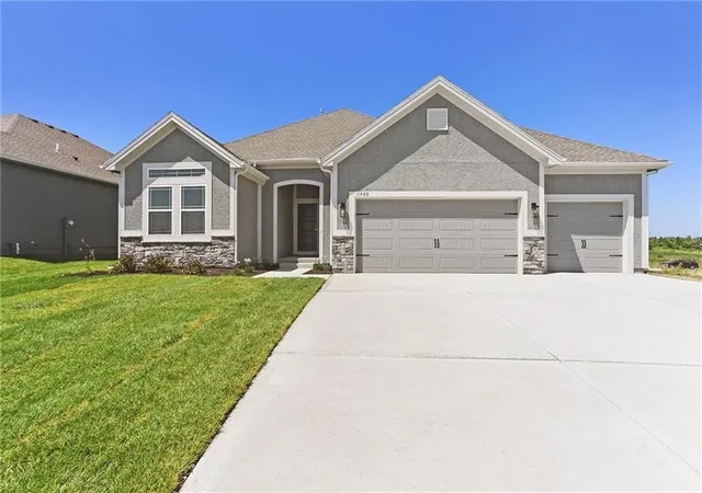 Photo 1 of Single family home for sale at 11420 N Auburndale Cir, Kansas City, MO 64157 | MLS# 2488306 | Listing updated on 2026-10-02